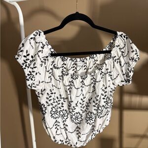 American Eagle Outfitters Black and White Leaf Pattern Top